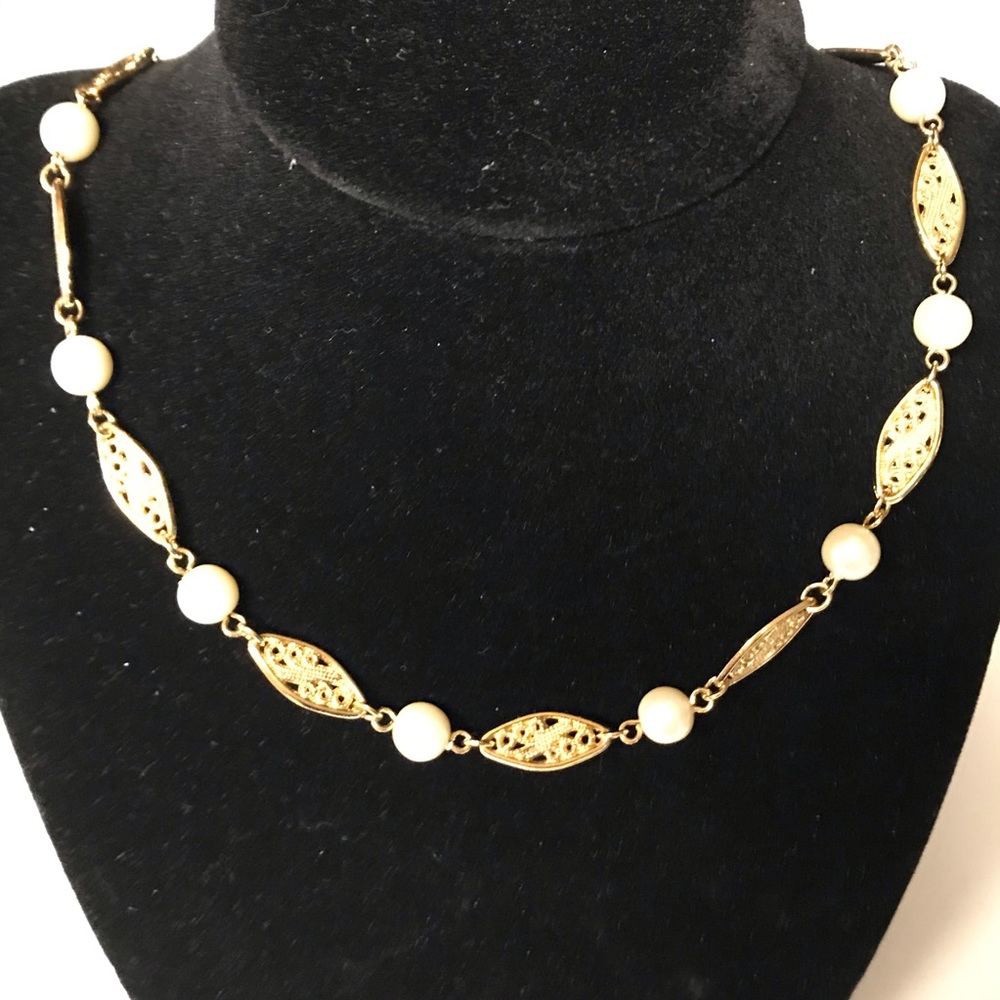 Vintage necklace faux pearls gold tone metal chain - Picture 7 of 8